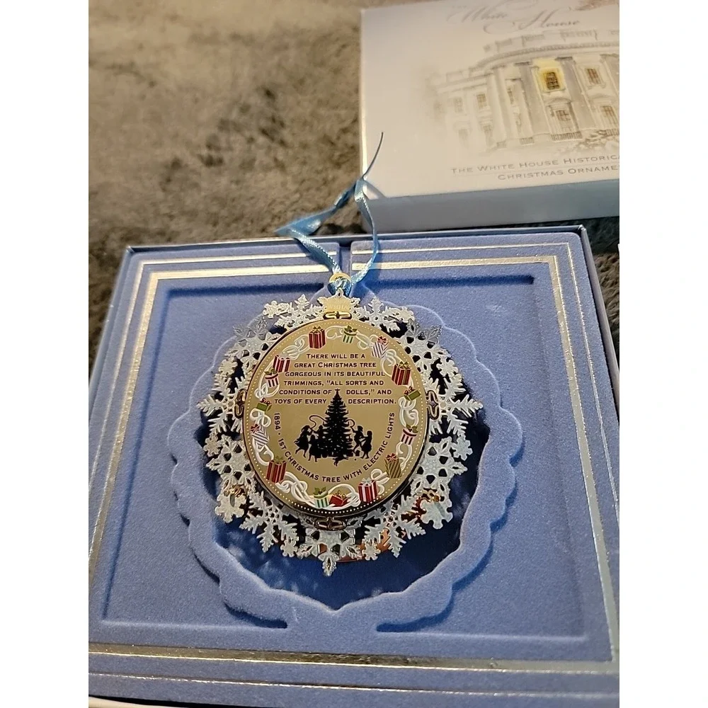 The White‎ House Historical Association Christmas 2009 Ornament